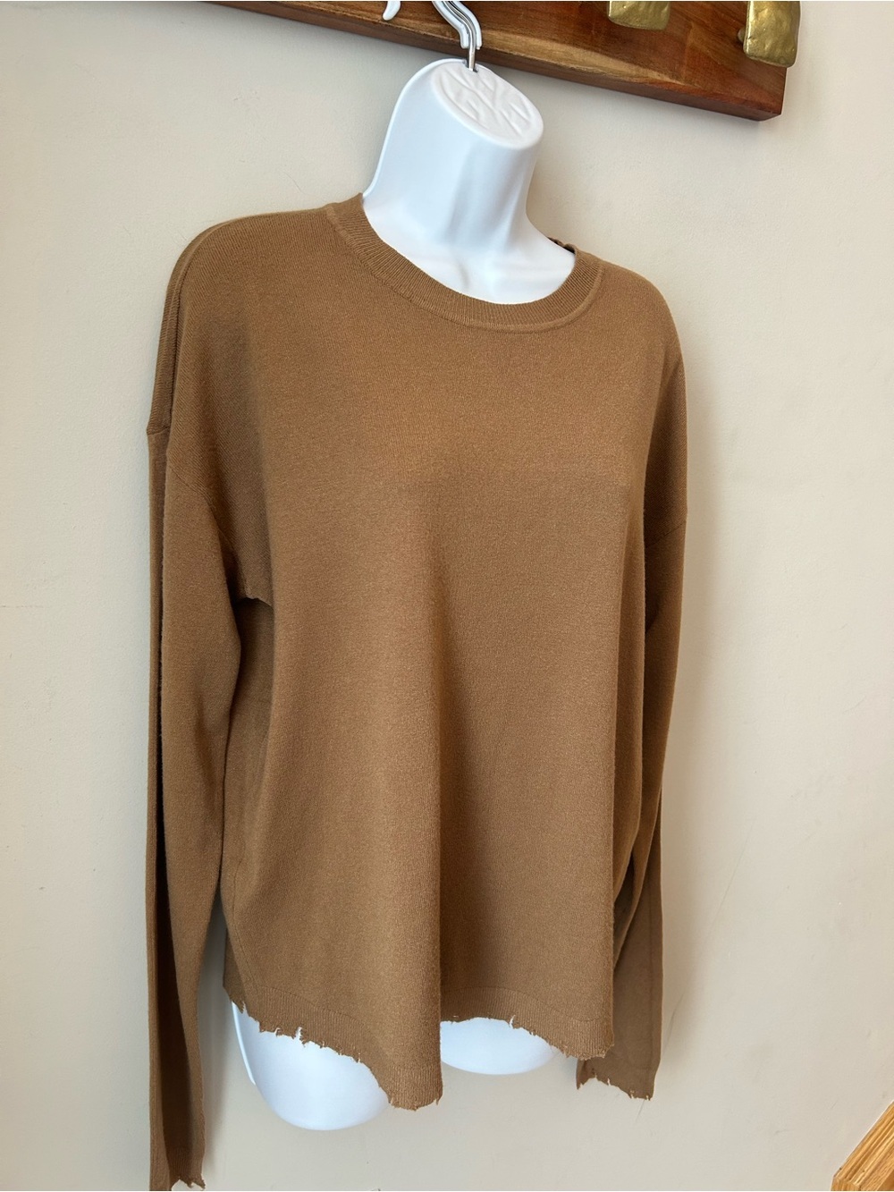 BNWT Charlie B Distressed Hem Camel Lightweight Knit Sweater Boho Size Large